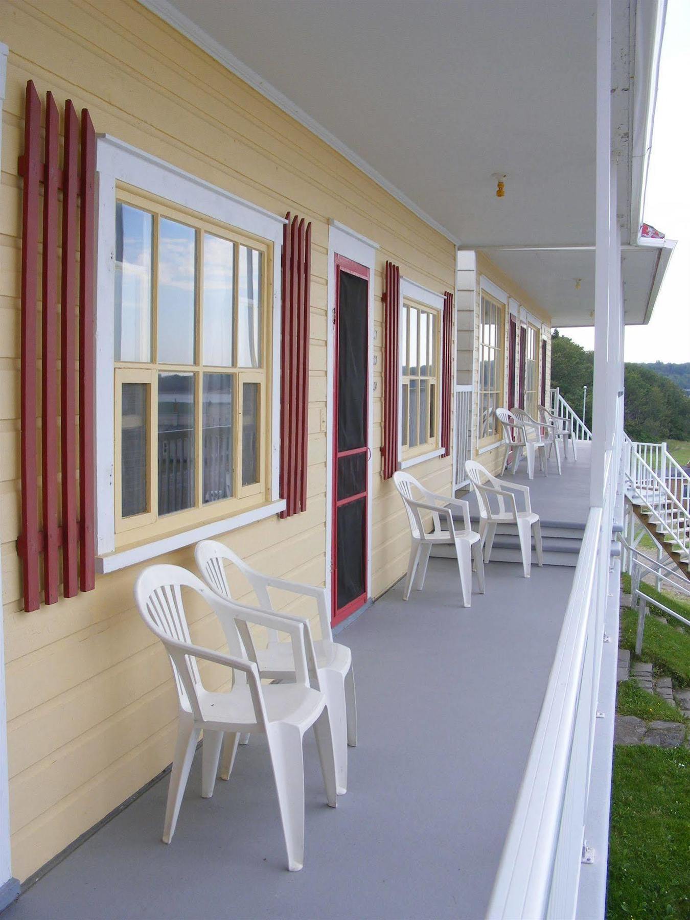 Hotel Motel Bon Accueil Rivière-la-Madeleine Extérieur photo